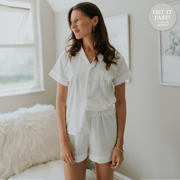 Pijama personalizado de bolsillo y pantalones cortos para novias y damas de honor, conjunto de pijama de satén para bodas, para novias y escuadrones de novias, suave y sedoso en color blanco