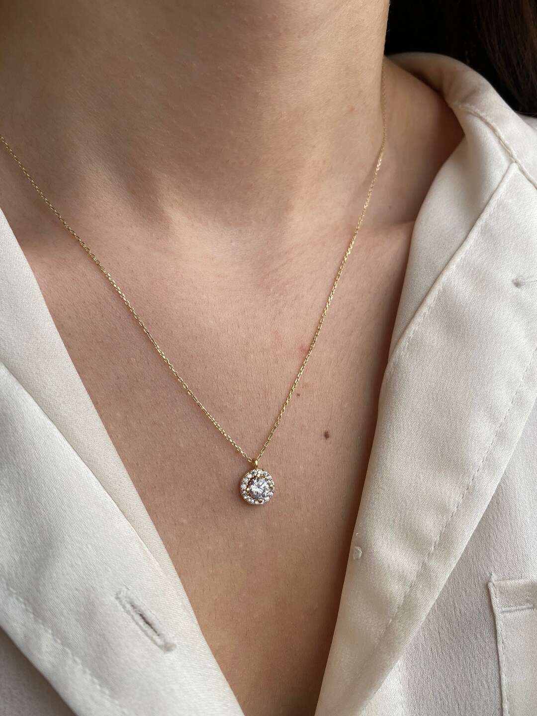 Solitaire online stone necklace