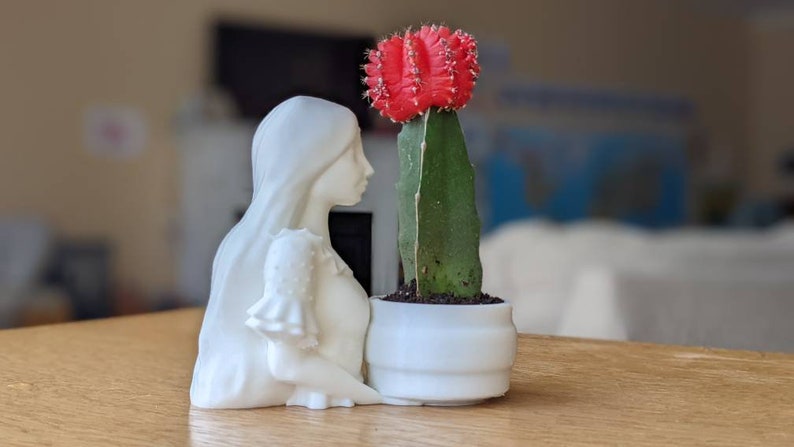 Encanto Isabela Madrigal 3D Printed Planter. For mini succulents and mini plants. Fall gift,  desk organizer, painting party 