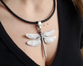 Colgante de libélula plateada, dije de libélula grande, joyería de libélula para mujer, regalos de Navidad, colgante bohemio, colgante de libélula de metal PB51as