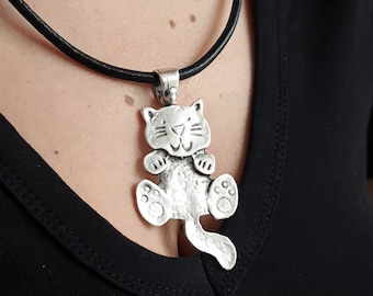 Kitty Pendant, Sweet cat pendant for children, Animal necklace pendant, Cat necklace craft, DIY animal pendant, Modern pendant, PB58