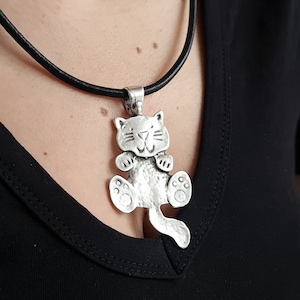 Kitty Pendant, Sweet cat pendant for children, Animal necklace pendant, Cat necklace craft, DIY animal pendant, Modern pendant, PB58