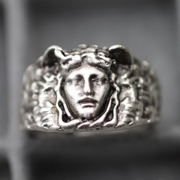 Bague méduse en argent, bague en argent ancienne, bijoux méduse, bague méduse réglable, bague visage antique, bague mythologie grecque, bague déesse, RB423