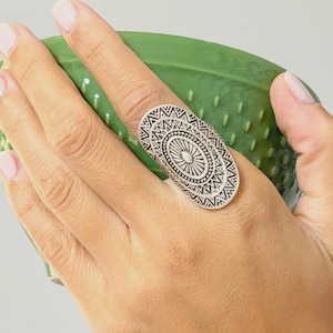 Großer ovaler Ring, Antik Silber Boho Ring, ethnischer Silberring, Geschenk für sie, voller Fingerring, ovaler Ring, Meditation Schmuck, Weihnachtsgeschenk