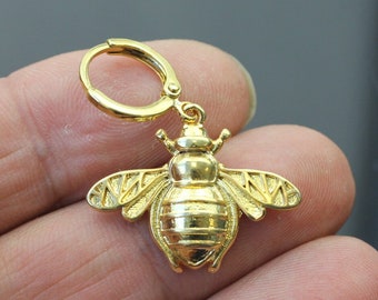 Honey Bee Earrings, Bee Earrings, Boho Bee Earrings, Bangle Earrings, Animal Earrings, Bee Charm Earrings, Minimal Bee Earring, ZMB1080go