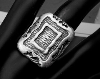 Anillo de plata rectangular, anillo con forma de marco, anillo de latón martillado, anillo antiguo, anillo bohemio de plata, anillo geométrico, anillo elegante, anillo grande, RB145