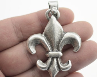 Fleur De Lys Pendant, Fleur De Lis Pendant, Fleur De Lys Jewelry, Fleur De Lys Accessory, Ancient Symbol Pendant, Luck Bringer Pendant, PB66