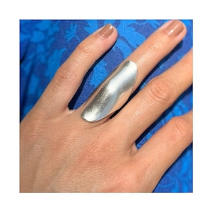 Langer Löffel Löffel Ring, Minimales Geschenk für Frauen, moderner und stilvoller Silberring, Großer Ring mit offenem Band, Zarter Trendiger Ring, Zamak Ring, RB70