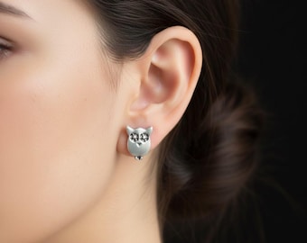 フクロウのイヤリング、かわいいフクロウのスタッド、動物のスタッド、シルバーのフクロウのイヤリング、フクロウのジュエリー、フクロウのアクセサリー、フクロウ好きへのギフト、ミニマルなフクロウのスタッド、SEB214