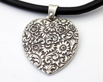 Floral silver heart pendant, Heart necklace, DIY heart jewelry, Romantic gift for her, Unique heart accessory, Modern pendant supply, PB95as