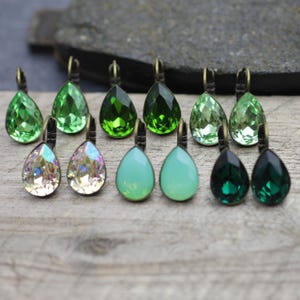 Pendientes colgantes Hope Green de latón antiguo con cristales Swarovski, pendientes de diamantes de imitación, regalo de Navidad, pendientes colgantes de latón antiguo verde, regalos f36-1ab-sw