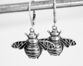 Honey Bee Earrings, Bee Earrings, Boho Bee Earrings, Bangle Earrings, Animal Earrings, Bee Charm Earrings, Minimal Bee Earring, ZMB1080