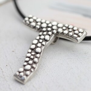 Colgante de letra T de plata, colgante de gargantilla de metal, colgante de collar artesanal, suministros para collares DIY, colgante de collar de cuero bohemio, PB134