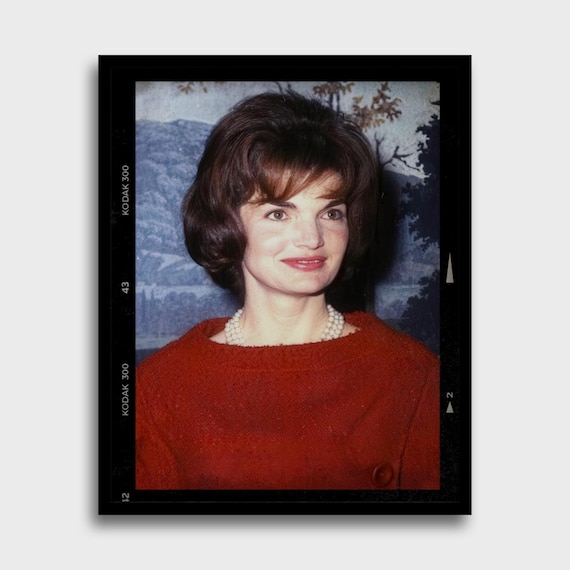 open lace back dress Queen Latifah Red Ruffled V-Neck 2025 Oscars Prom Dress