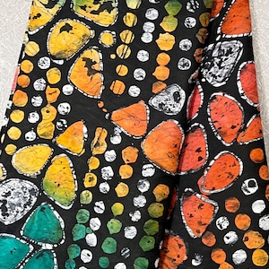 Handgjort nigerianskt Adire Batik-tyg: Abstrakta cirklar och småsten, 4,8 meter