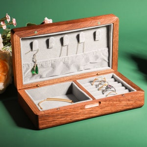 Custodia da viaggio per portagioie per donne, portagioie inciso personalizzato, portagioie da damigella d'onore, organizzatore di gioielli, portagioie in legno personalizzato