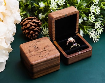 Caja cuadrada para anillos dobles, caja para guardar anillos de madera grabada para ceremonia de boda, propuesta o caja de anillo de compromiso, almacenamiento para 2 anillos