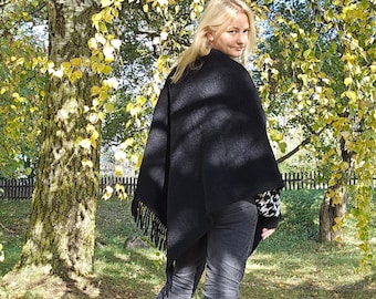 Black wool blanket poncho with hood - Kiruna - hooded cape ruana with fringes -  Comfortable wool cape for outdoor - In2Nord lambswool cloak