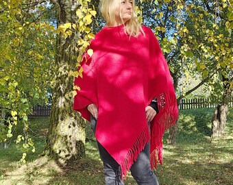 Poncho couverture en laine rouge avec capuche - Kiruna - Cape ruana à capuche avec franges - Cape en laine confortable pour l'extérieur - In2Nord