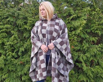 Brown wool blanket poncho with hood - SALA - unisex ruana with fringes - Comfortable cape cloak shawl outdoor - In2Nord