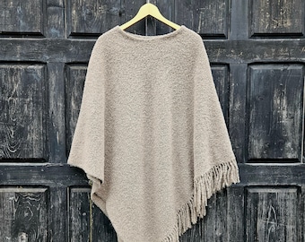Poncho couverture en laine beige avec capuche - Kiruna - cape ruana à capuche avec franges - Cape en laine confortable pour l'extérieur - In2Nord