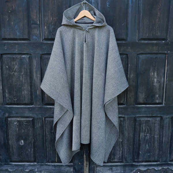 Wool poncho - OLAND - Unisex ruana cape - Grey wool blanket poncho with or without  hood - Comfortable cape cloak shawl outdoor - In2Nord