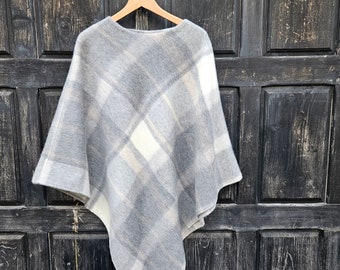 Grey plaid wool poncho with hood -Kiruna - hooded cape ruana -  Comfortable wool cape for outdoor - In2Nord