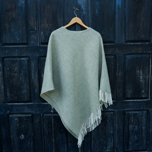 wool blanket poncho with hood - grey or green herringbone Kiruna - hooded ruana with fringes - Comfortable wool cape for outdoor - In2Nord
