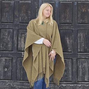Wollponcho OLAND Unisex Ruana Cape, Khaki Wolldecke Poncho mit oder ohne Kapuze, Bequemer Umhang Umhang Mantel Schal Outdoor In2Nord