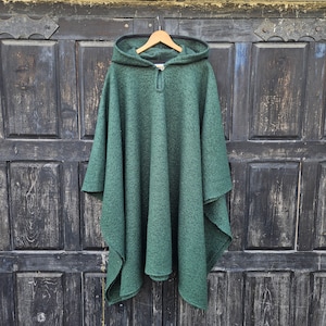 Wool poncho OLAND - Unisex ruana cape Green wool blanket poncho with or without  hood - Comfortable cape cloak shawl outdoor for men women