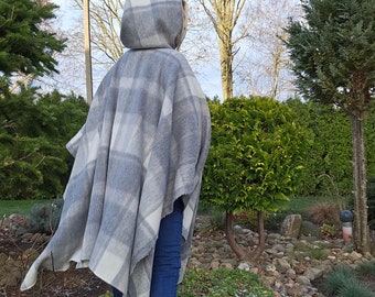 Gray wool blanket poncho with hood - SALA - unisex ruana with fringes - Comfortable cape cloak shawl outdoor - In2Nord
