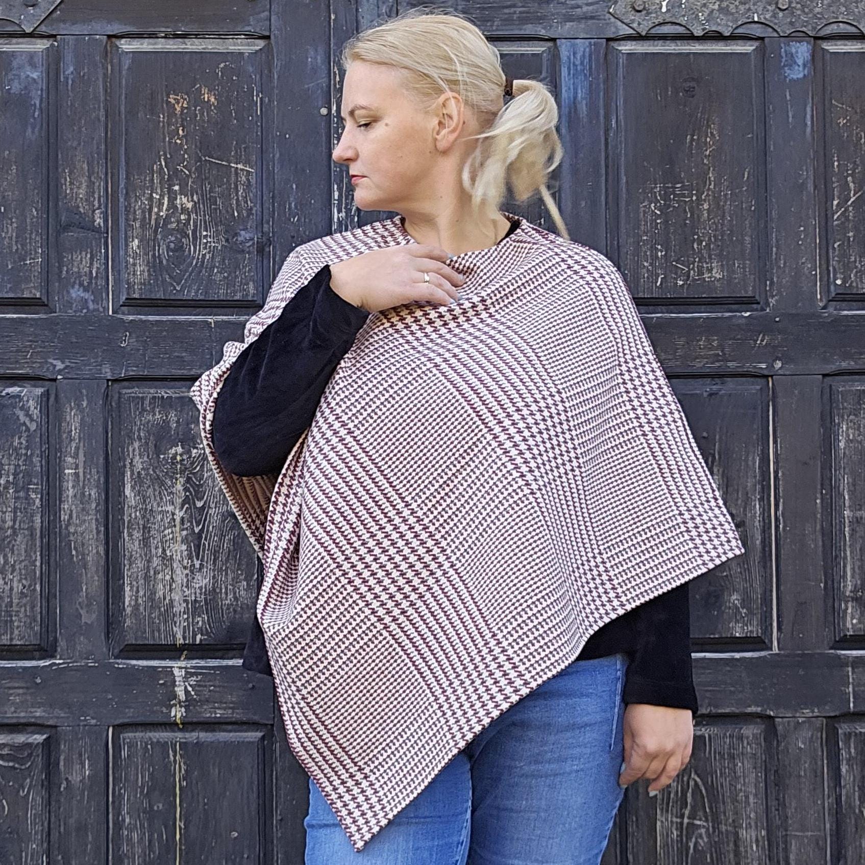 Rot schwarz karierter mantel