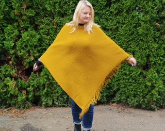 Poncho couverture en laine jaune avec capuche - Kiruna - cape ruana à capuche avec franges - Cape en laine confortable pour l'extérieur - In2Nord