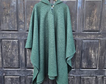 Wool poncho - OLAND - Unisex ruana cape - Green wool blanket poncho with or without  hood - Comfortable cape cloak shawl outdoor - In2Nord