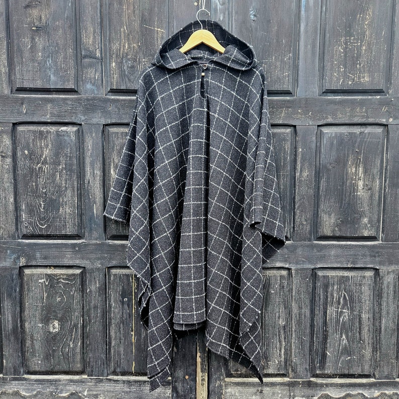 Poncho en laine OLAND Cape ruana unisexe Poncho couverture en laine gris avec ou sans capuche Cape confortable pour l'extérieur In2Nord Noir
