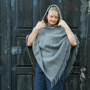Grey wool blanket poncho with hood -Kiruna - hooded cape ruana with fringes -  Comfortable wool cape for outdoor - In2Nord