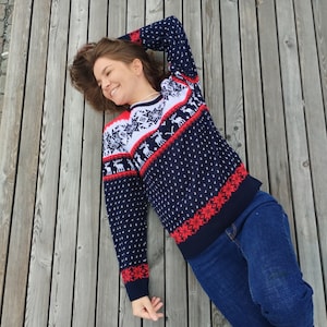 WOOL JUMPER - Knitted Snowflake Reindeer - Swedish Norwegian Scandinavian - Unisex  Men women - Winter knitwear pullover Christmas gift