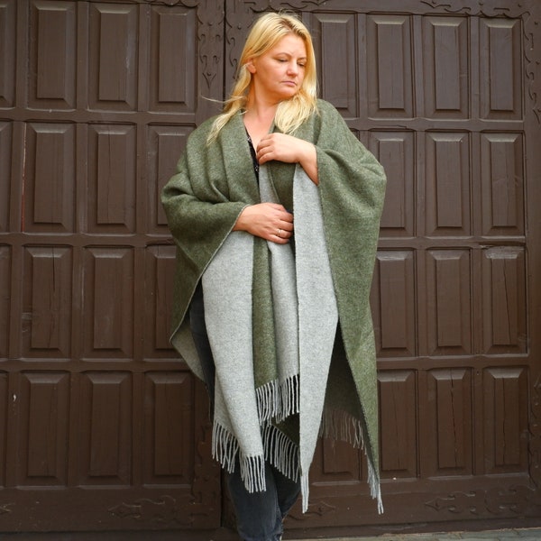 Merinowolle PONCHO Ruana, WRAP zwei farben Bequemes Wollcape für outdoor, Offene vorderer Cape-Schal mit Fransen, IN2NORD Lammwolle Umea