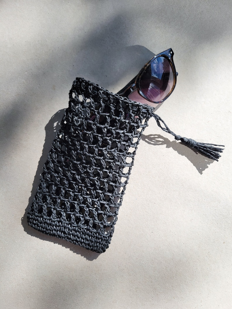 Raffia sunglass case, cell phone bag, drawstring bag with tassel Black