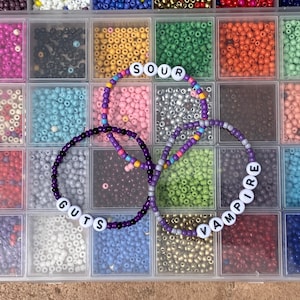 Olivia Rodrigo inspiriertes Perlenarmband: SOUR, GUTS, Vampire Fan Merch