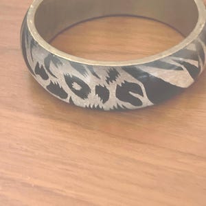 Bracciale con stampa animalier nera e grigia, bracciale in ottone vintage