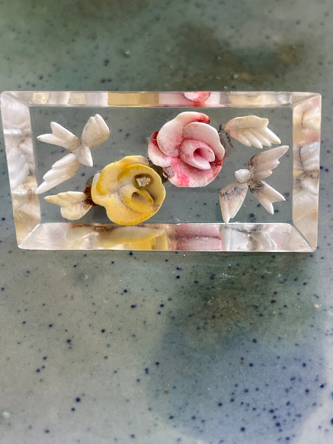Broche Vintage En Lucite à Motif De Roses - 4,5 X 3 Cm - Occasion