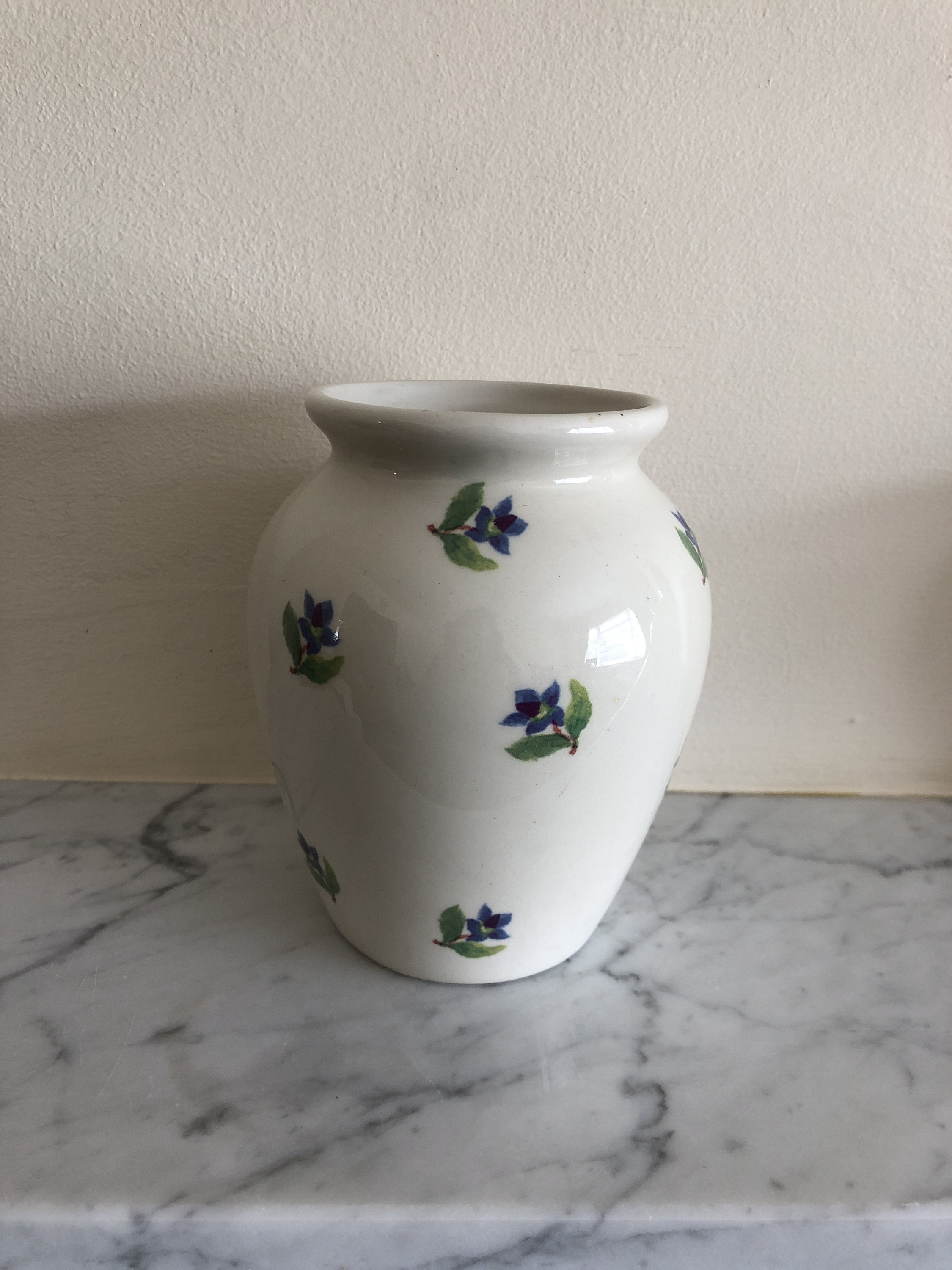 手描き花柄陶器花瓶 金属台付き