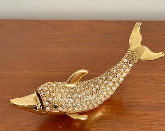 Joyero con forma de delfín, de bronce y con diamantes de imitación.