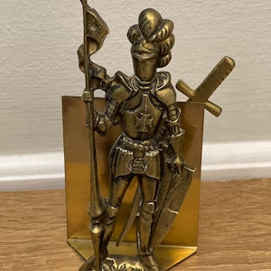 Portacartas de latón con forma de caballero con armadura y abrecartas, latón noble fabricado en Inglaterra