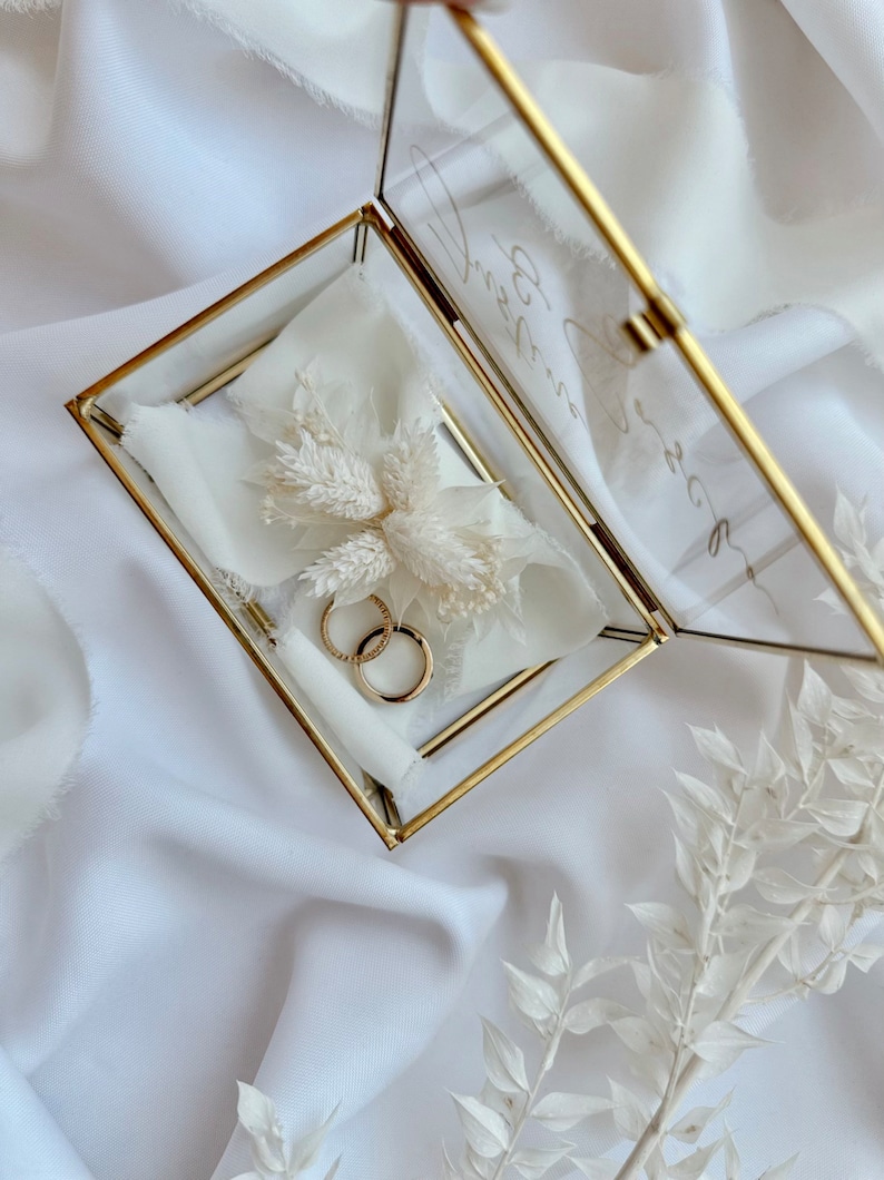 Ringbox Hochzeit gold personalisiert Ringkästchen Ringträger Ringscheibe Wedding Trockenblumen weiß + Strauß