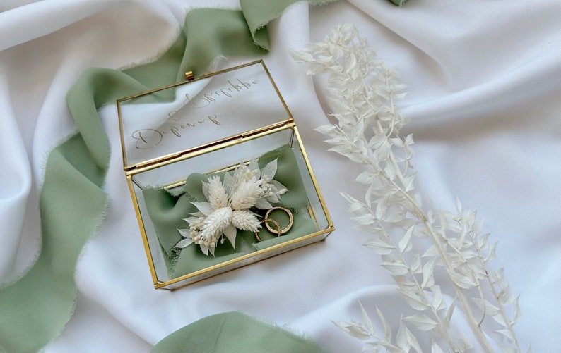 Ringbox Hochzeit gold personalisiert Ringkästchen Ringträger Ringscheibe Wedding Trockenblumen Bild 6