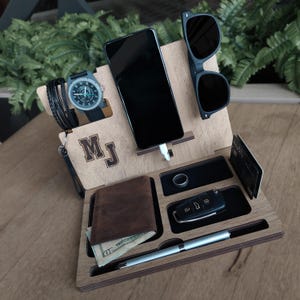 Wooden Phone Stand - Custom Charging Station - Personalized Wood Docking Station for him - Valet Tray - Gift for Boyfriend & Husband