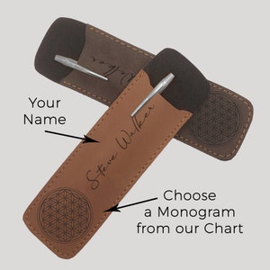 Veganistisch leren etui met monogram en styluspen met gepersonaliseerd scherm - etui + pennenset - waardering cadeau leraar