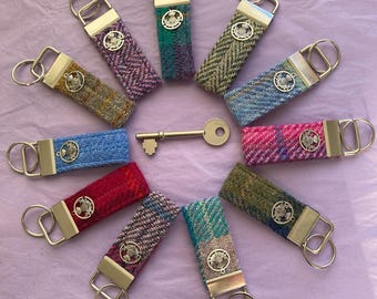 Mini llavero de tartán o tweed Harris // Llavero de cardo escocés // Abalorio para bolso // Llavero de las Tierras Altas // Hecho a mano en Escocia